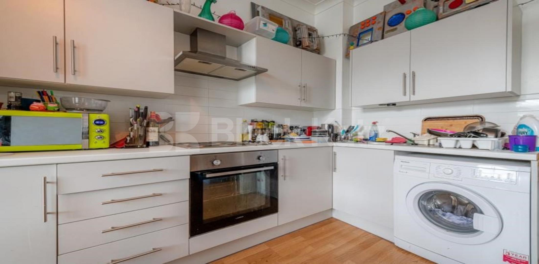 			NEW INSTRUCTION!, 2 Bedroom, 1 bath, 1 reception Flat			 Park Road, CROUCH END